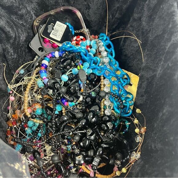 5 pounds of craft jewelry bundle vintage to current for repurpose - Picture 6 of 15